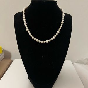 Kendra Scott Jovie Necklace in Pearl